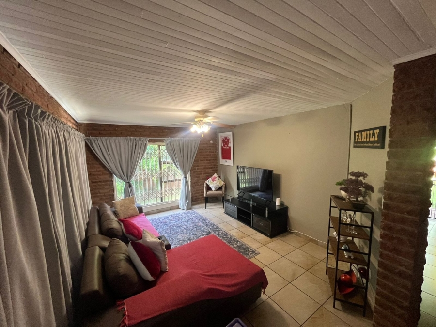 3 Bedroom Property for Sale in Safari Gardens North West